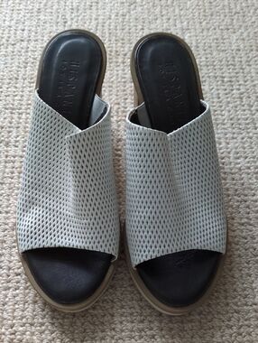 Hispanitas Open-Toe Slide Sandals